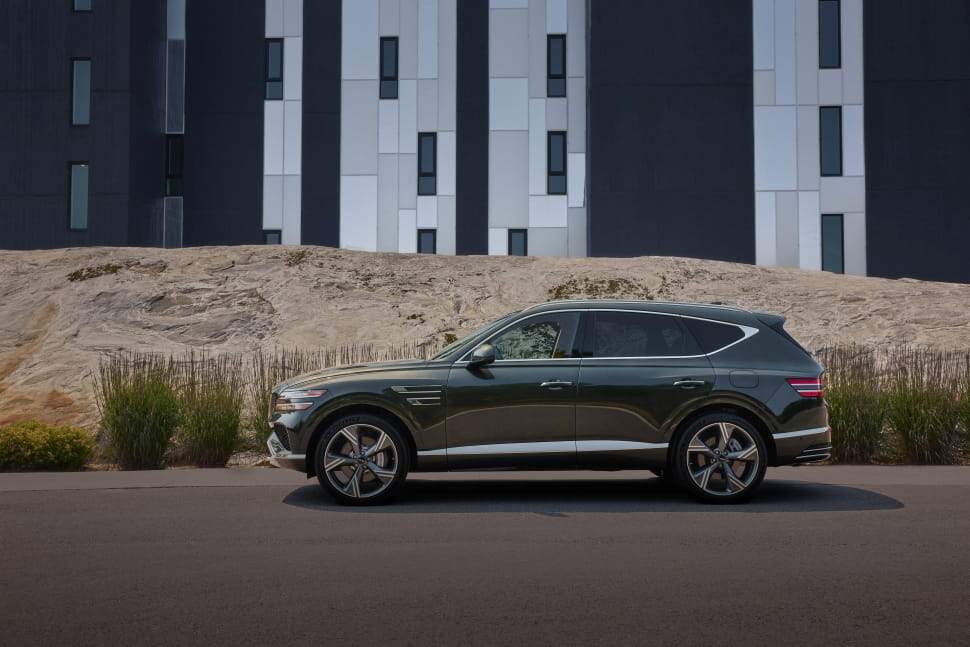 Side exterior view of Genesis GV80